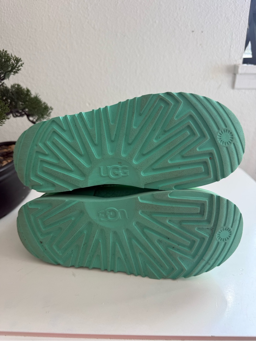 UGG classic clear mini women size 5 or 3 big girls Teal Short Booties - Picture 6 of 7